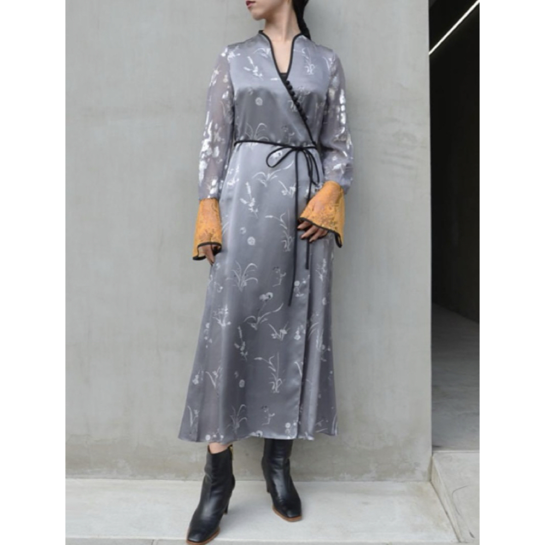 スーツ・フォーマル・ドレス Mame kurogouchi Silk Lame Printed Dress mame - mame Silk Lame Print V-Neck Dressの通販 by ☺︎｜マメ