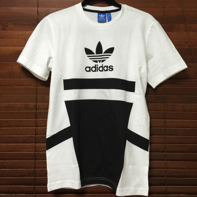 adidas(アディダス)の【adicolor】オリジナルス ロゴTシャツ L メンズのトップス(Tシャツ/カットソー(半袖/袖なし))の商品写真