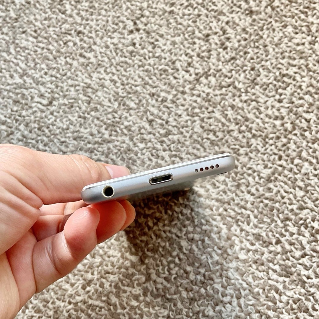 iPod touch(アイポッドタッチ)のiPod touch 第5世代 16GB Appleアップル アイポッド 本体P スマホ/家電/カメラのオーディオ機器(ポータブルプレーヤー)の商品写真