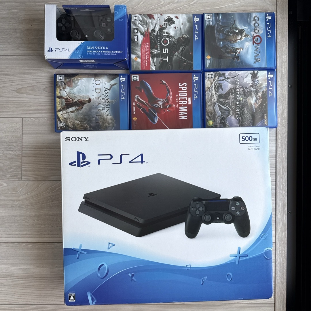 PlayStation4(プレイステーション4)のSONY PlayStation4 本体 CUH-2000AB01 エンタメ/ホビーのゲームソフト/ゲーム機本体(家庭用ゲーム機本体)の商品写真