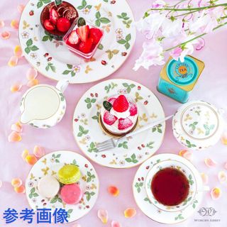 ウェッジウッド(WEDGWOOD)の極美品　WEDGWOODウェッジウッドワイルドストロベリープレート中皿 20㎝　(食器)