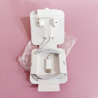 アップル(Apple)のApple純正品 USB-C EarPods イヤホン アイホン15有線イヤホン(ヘッドフォン/イヤフォン)