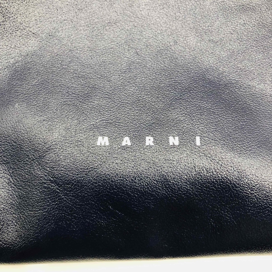 MARNI(マルニ)のMARNI ショルダーバッグ　レザー　ネイビー　ミュゼオ ドローストリングバッグ メンズのバッグ(ショルダーバッグ)の商品写真