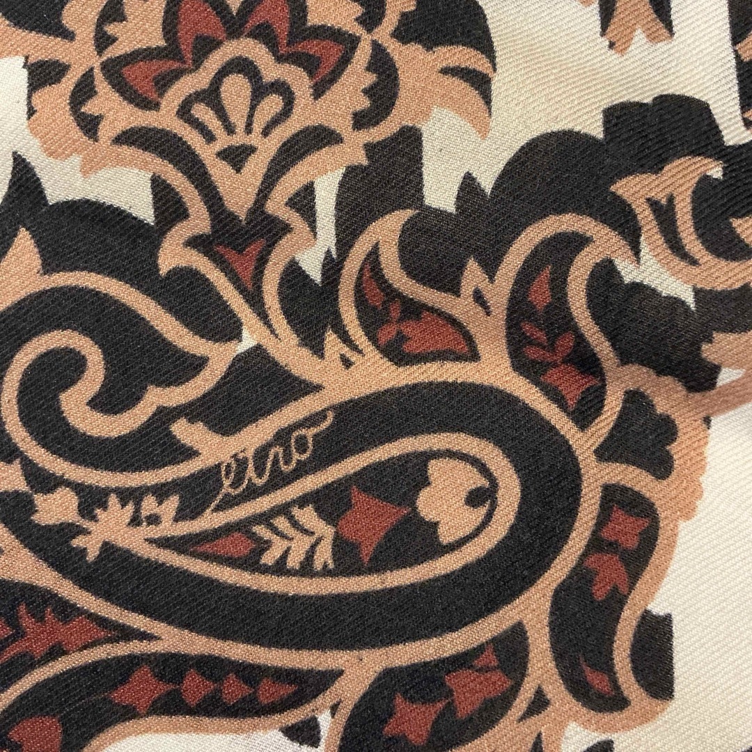 ETRO(エトロ)の洗練されたデザイン　ETRO 正規品　大判ショール　 希少サイズ レディースのファッション小物(マフラー/ショール)の商品写真