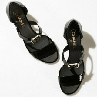CHANEL - CHANEL オープントゥ チェーン ココマーク サンダル CHANEL - CHANEL オープントゥ チェーン ココマーク サンダル