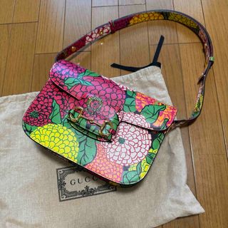 GUCCI(花柄 ・ ショルダーバッグ)のフリマアイテム一覧 GUCCI(花柄 ・ ショルダーバッグ)のフリマアイテム一覧