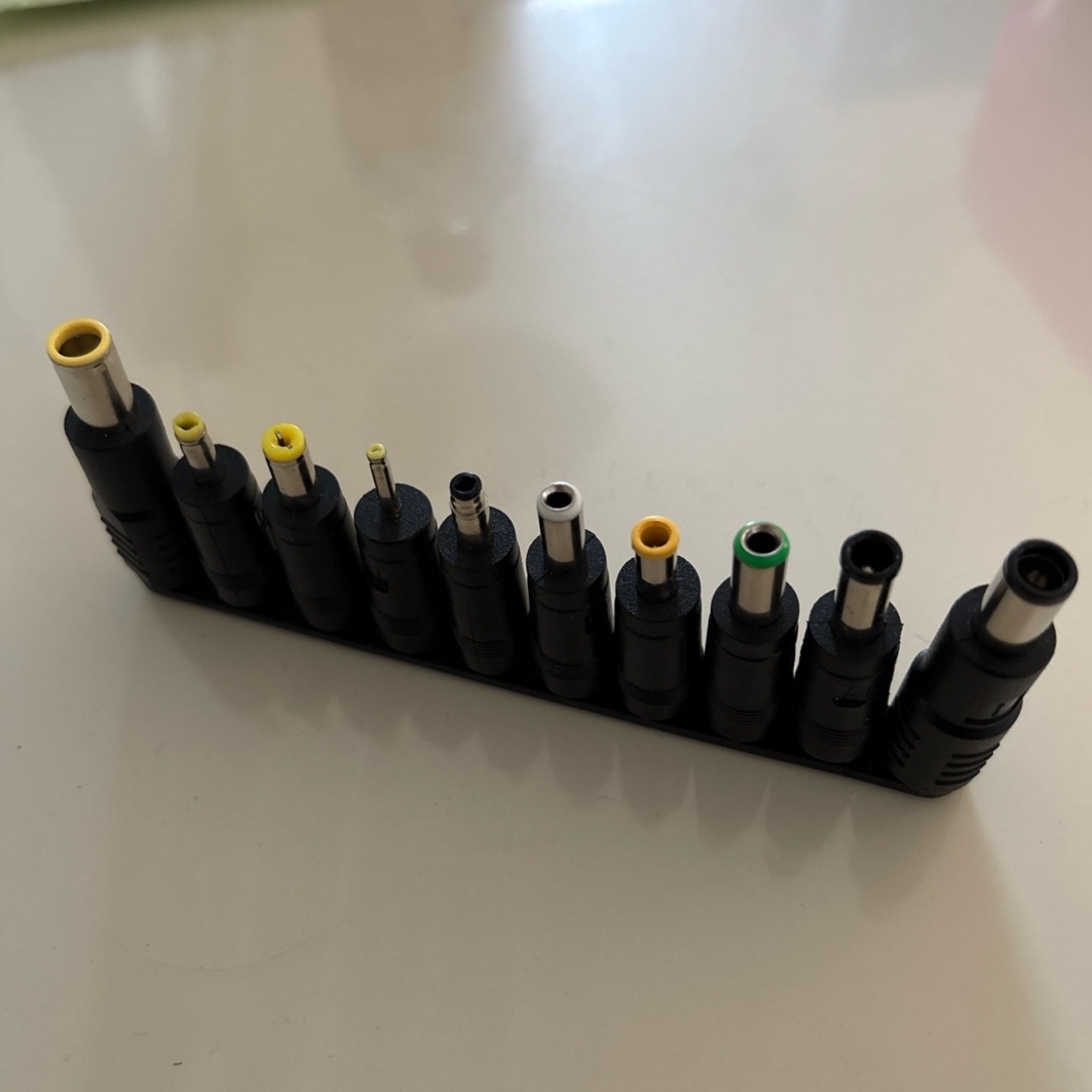 美品 DCプラグ変換アダプタ10種 スマホ/家電/カメラの生活家電(変圧器/アダプター)の商品写真