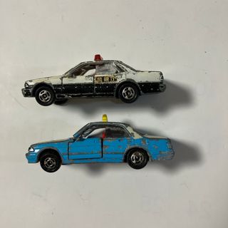 トミカナンバーワンーワンハンドレッドフォーティー(トミカ No.1 ～ 140)のトミカ　TOMICA 2台　クラウンのタクシーとセドリックのパトカー(ミニカー)