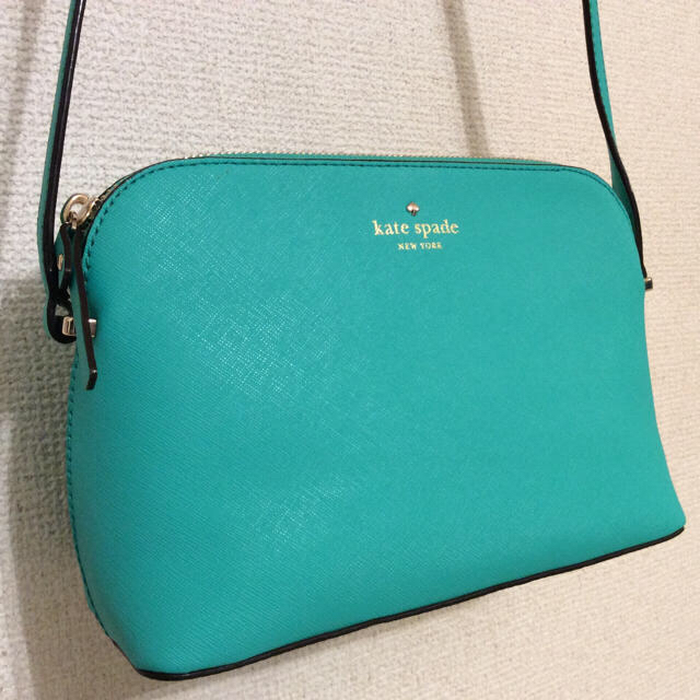 kate spade new york(ケイトスペードニューヨーク)の新品同様！ ケイトスペード ショルダーバッグ 牛革 グリーン レディースのバッグ(ショルダーバッグ)の商品写真