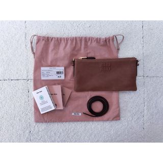 MIU MIU(ショルダーバッグ ・ ブラウン/茶色系)のフリマ MIU MIU(ショルダーバッグ ・ ブラウン/茶色系)のフリマ