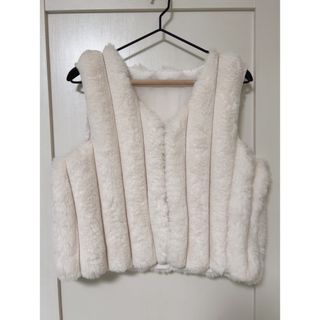 ZARA(ベスト/ジレ ・ ホワイト/白色系)のフリマアイテム一覧 ZARA(ベスト/ジレ ・ ホワイト/白色系)のフリマアイテム一覧