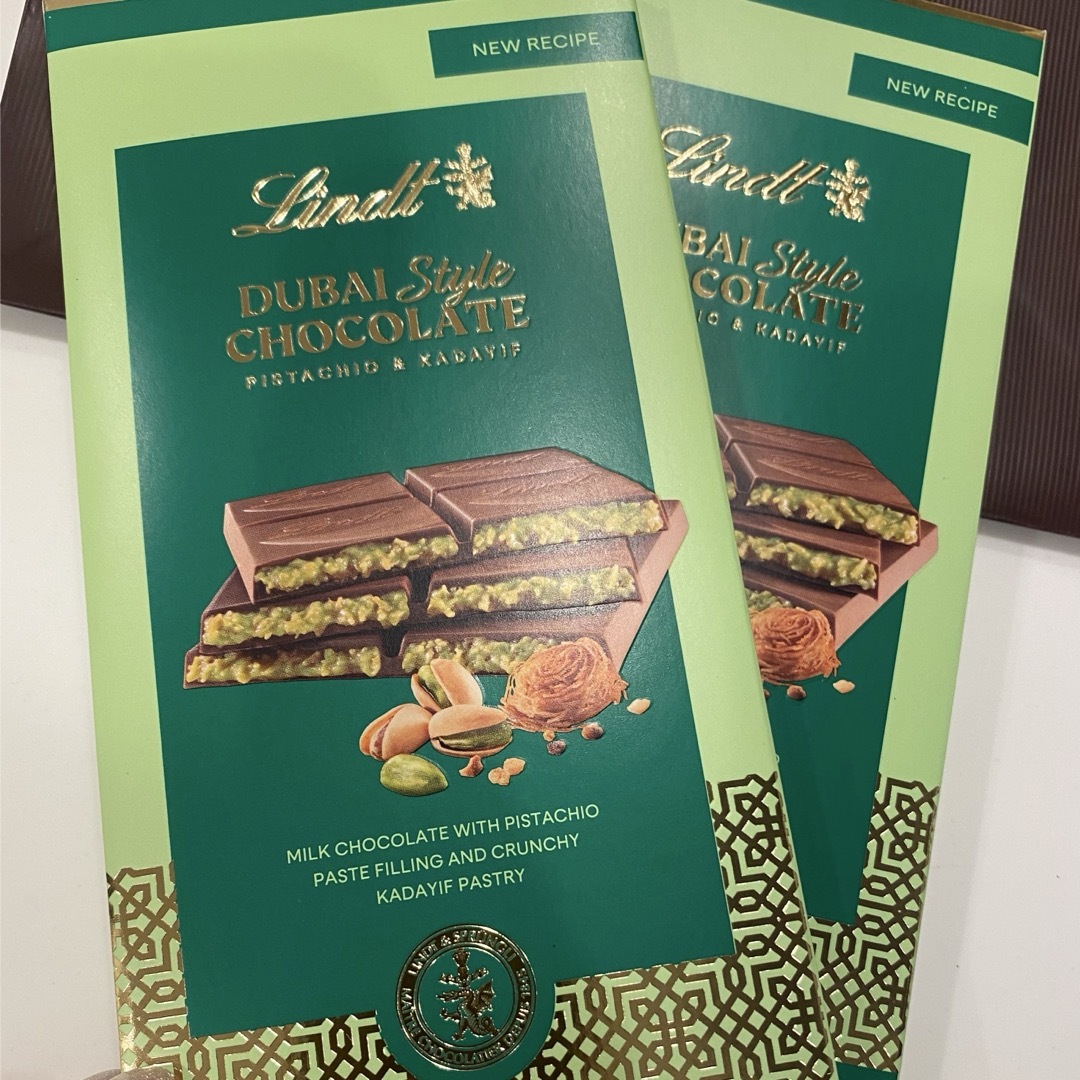 Lindt(リンツ)のドバイチョコレート 食品/飲料/酒の食品(菓子/デザート)の商品写真