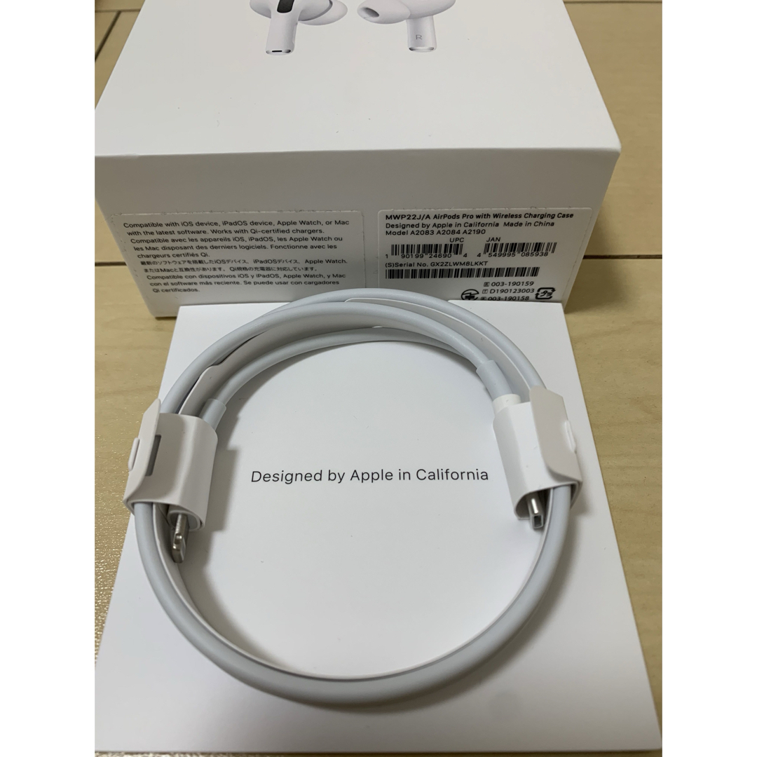 Apple(アップル)のApple USB type-c to Lightning アップル スマホ/家電/カメラのスマートフォン/携帯電話(バッテリー/充電器)の商品写真