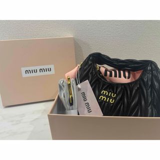 MIU MIU(ショルダーバッグ ・ パープル/紫色系)のフリマ MIU MIU(ショルダーバッグ ・ パープル/紫色系)のフリマ