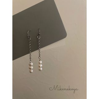 小粒 淡水パール 3連 シンプルピアス(ピアス)