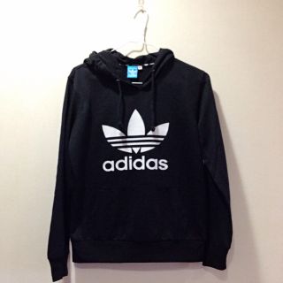 アディダス(adidas)のadidasパーカー(パーカー)