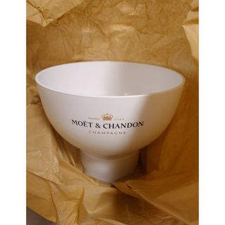 MOËT & CHANDON - Moët & Chandon ゴールドボトルポーチの通販 MOËT & CHANDON - Moët & Chandon ゴールドボトルポーチの通販