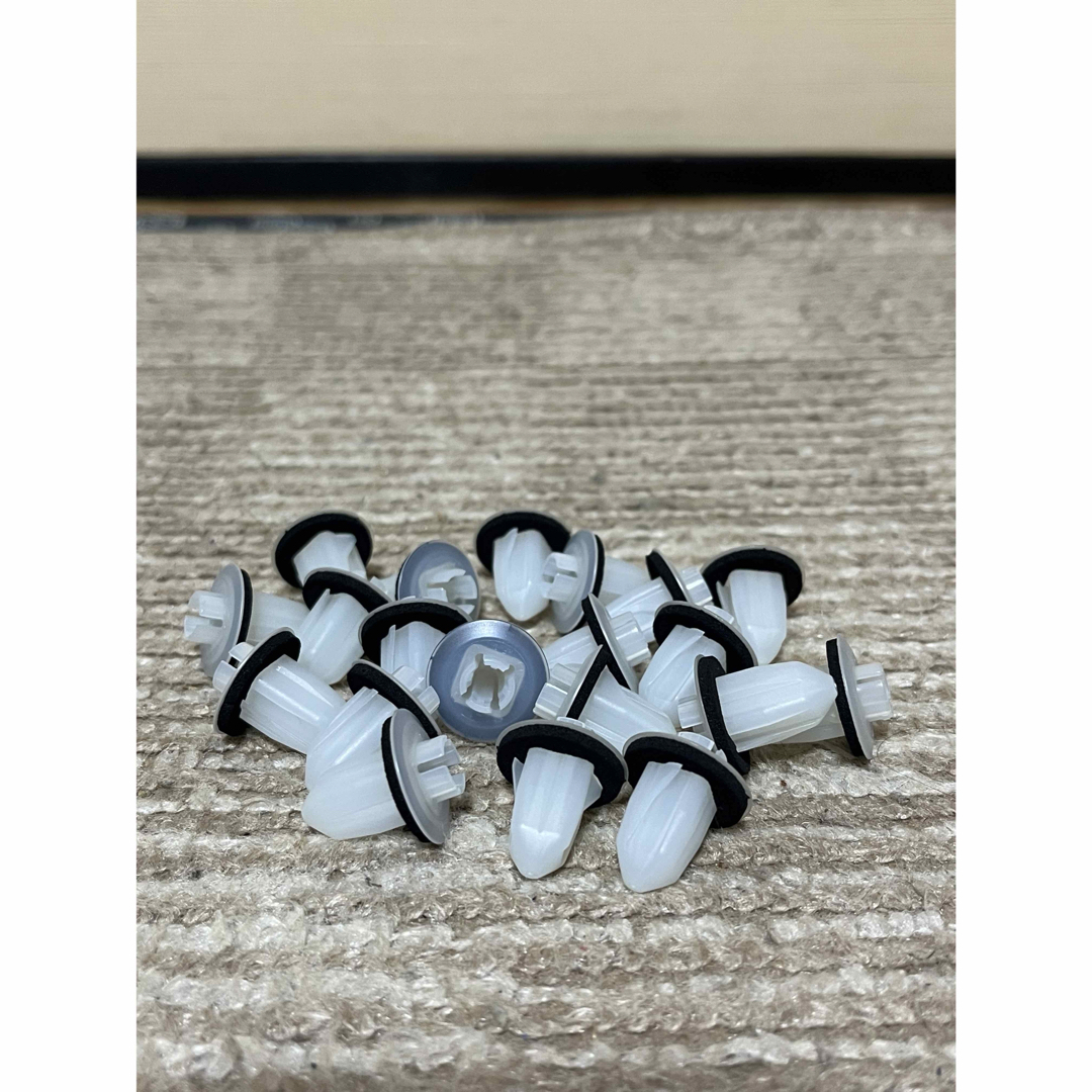 トヨタ - (新品)トヨタ用 テールランプグロメット 20個入りの トヨタ - (新品)トヨタ用 テールランプグロメット 20個入りの