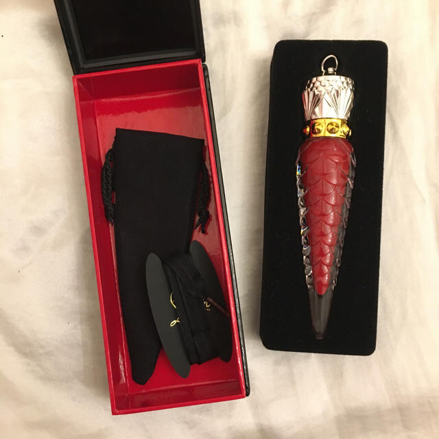 Christian Louboutin(クリスチャンルブタン)のchristian louboutin クリスチャンルブタン ルビラック コスメ/美容のベースメイク/化粧品(リップグロス)の商品写真