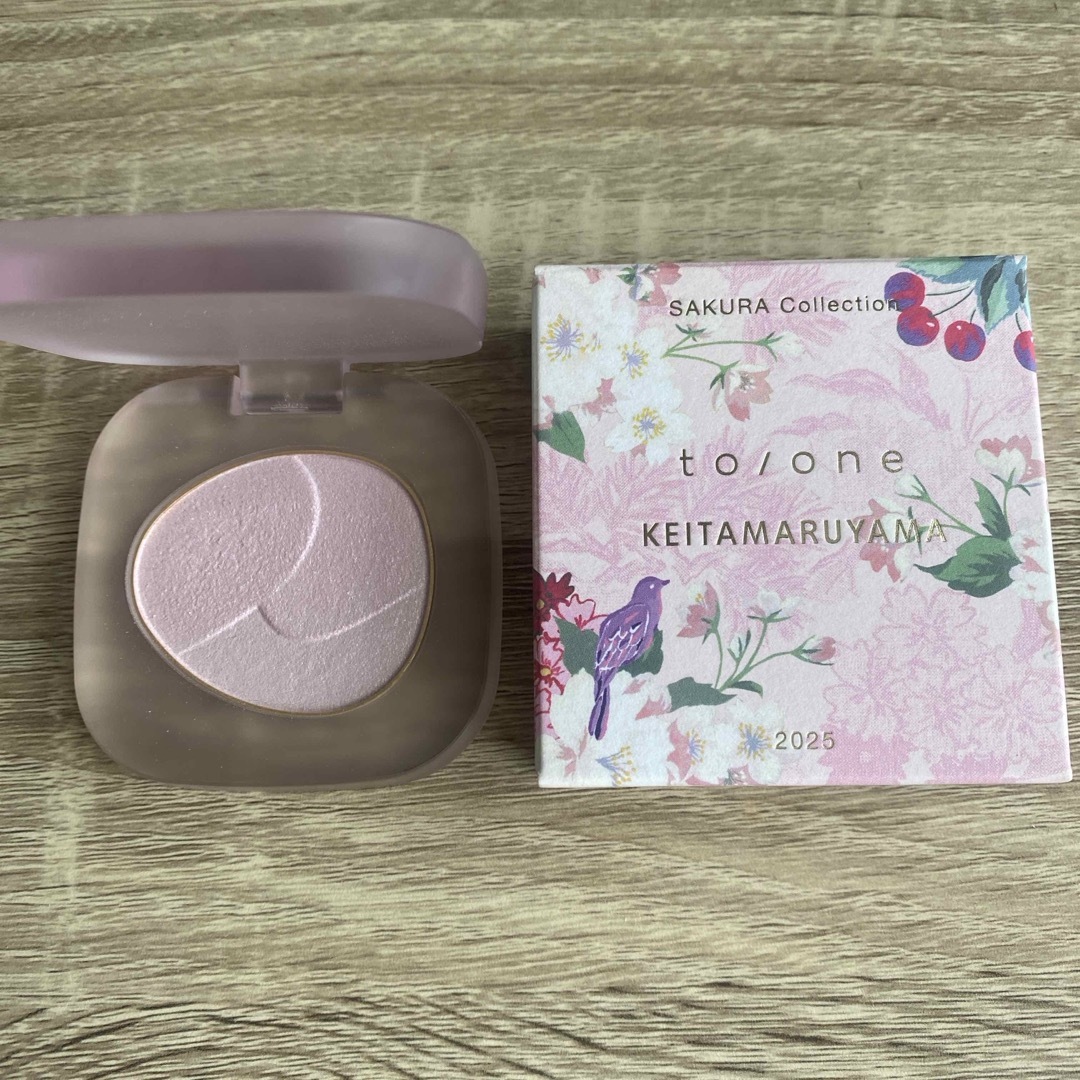 Cosme Kitchen(コスメキッチン)の【to/one×KEITAMARUYAMA】ペタルフロートブラッシュ EX08 コスメ/美容のベースメイク/化粧品(チーク)の商品写真
