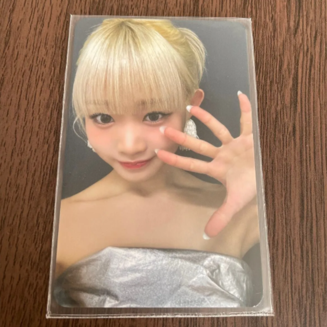 ME:I 飯田栞月 KCONカフェ トレカ エンタメ/ホビーのタレントグッズ(アイドルグッズ)の商品写真