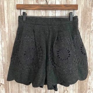 ジルスチュアート(JILLSTUART)のJILLSTUART ジルスチュアート/ショートパンツ/4/刺繍 グレー(ショートパンツ)
