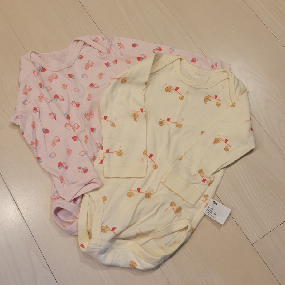 UNIQLO(ユニクロ)のボディスーツ 2枚 キッズ/ベビー/マタニティのベビー服(~85cm)(肌着/下着)の商品写真