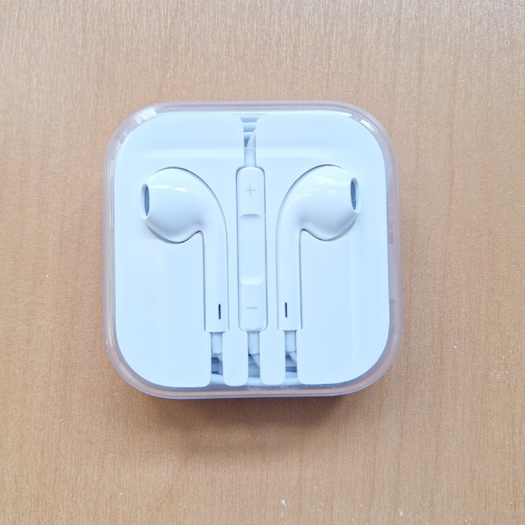 Apple(アップル)の【新品未使用・純正品】EarPods スマホ/家電/カメラのオーディオ機器(ヘッドフォン/イヤフォン)の商品写真