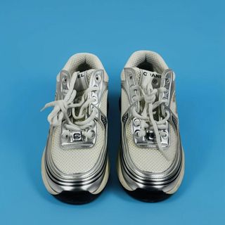 CHANEL - 新品未使用シャネル 厚底スニーカーの通販 by うーこ CHANEL - 新品未使用シャネル 厚底スニーカーの通販 by うーこ