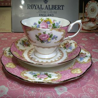 ROYAL ALBERT - ロイヤルアルバート 廃盤の通販 by 花子's shop ROYAL ALBERT - ロイヤルアルバート 廃盤の通販 by 花子's shop