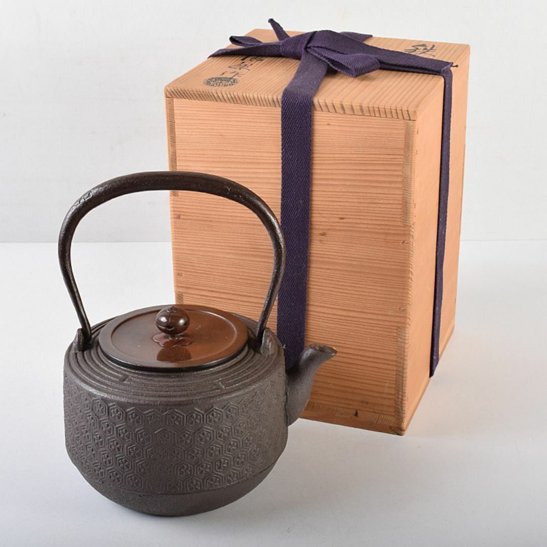 茶道具　釜師　橋本辰敏作　亀甲文　鉄瓶　鉄釜　共箱　D　R8667B