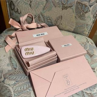 MIU MIU(ヘアアクセサリー ・ ピンク/桃色系)のフリマアイテム一覧 MIU MIU(ヘアアクセサリー ・ ピンク/桃色系)のフリマアイテム一覧