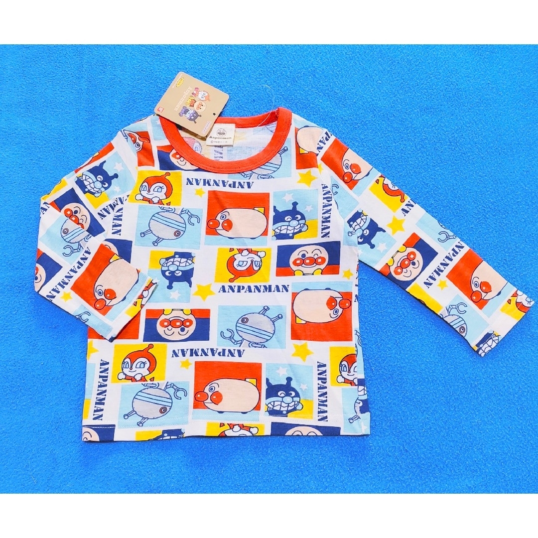 アンパンマン(アンパンマン)の95cm 新品 アンパンマン コミック柄長袖Tシャツ キッズ/ベビー/マタニティのキッズ服男の子用(90cm~)(Tシャツ/カットソー)の商品写真
