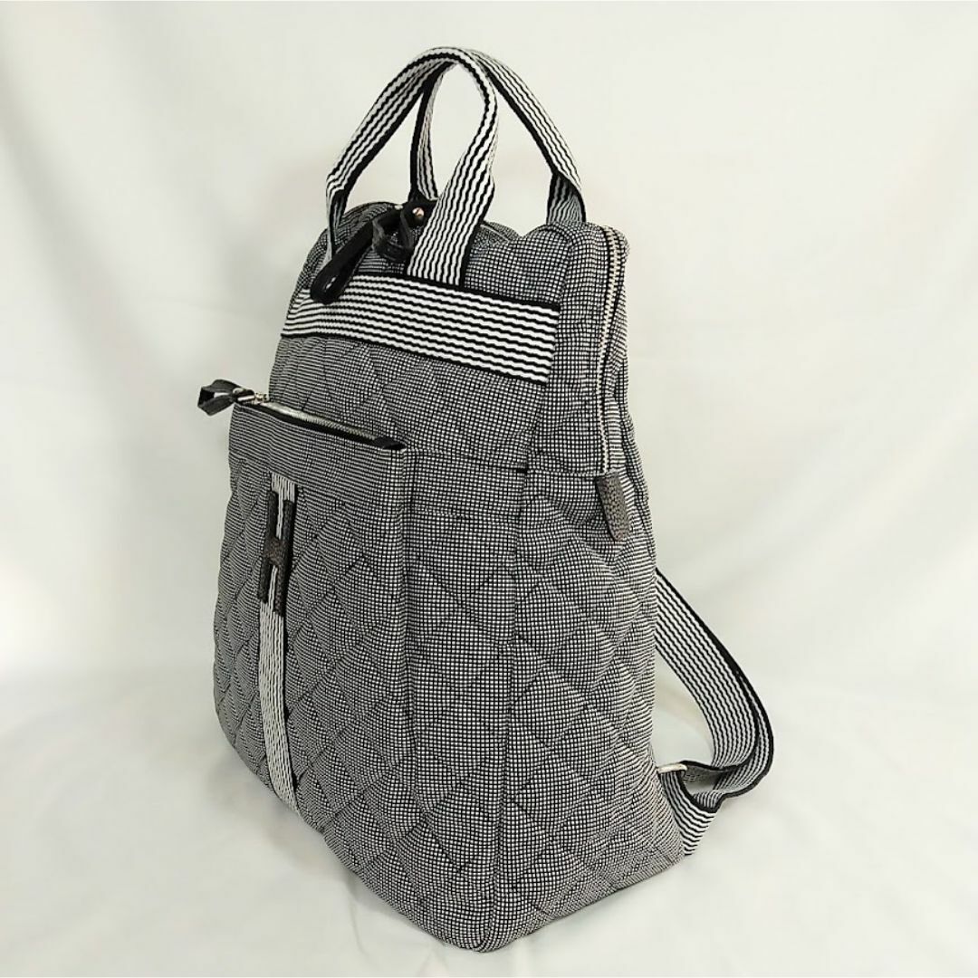 H バックパック リュック キルティング ライトグレー L 16インチOK！ レディースのバッグ(リュック/バックパック)の商品写真