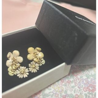 CHANEL(フラワー ・ ピアス)のフリマアイテム一覧 CHANEL(フラワー ・ ピアス)のフリマアイテム一覧
