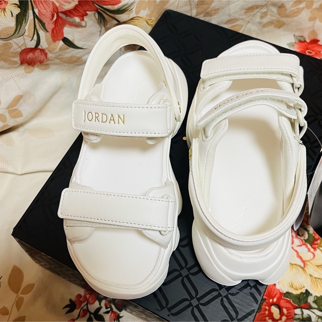 NIKE JORDANナイキジョーダン★厚底スポーツサンダルスポサン★白23cm NIKE JORDANナイキジョーダン☆厚底スポーツサンダルスポサン