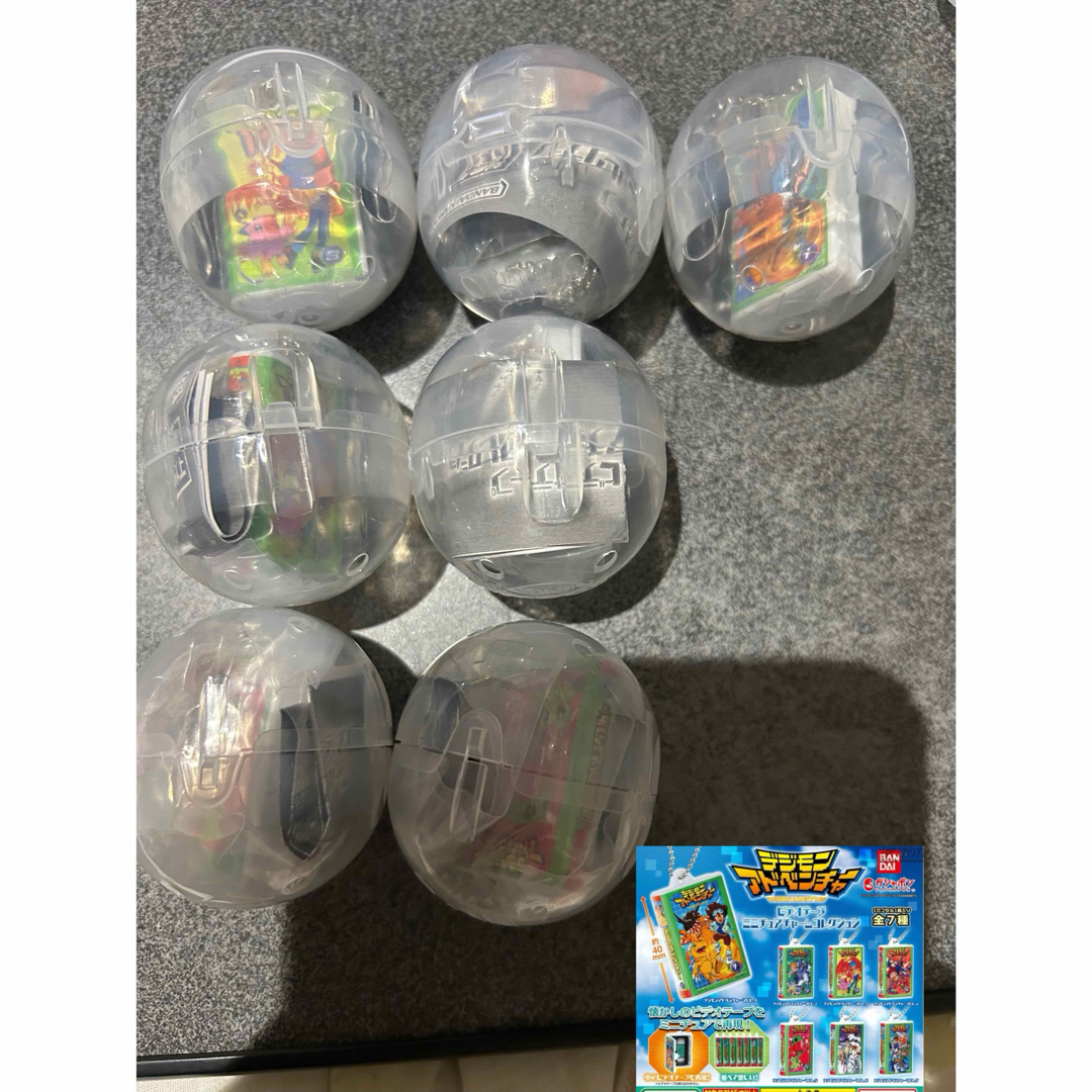 【未使用】 デジモン ビデオテープミニチュアチャームコレクション 7つセット エンタメ/ホビーのおもちゃ/ぬいぐるみ(キャラクターグッズ)の商品写真