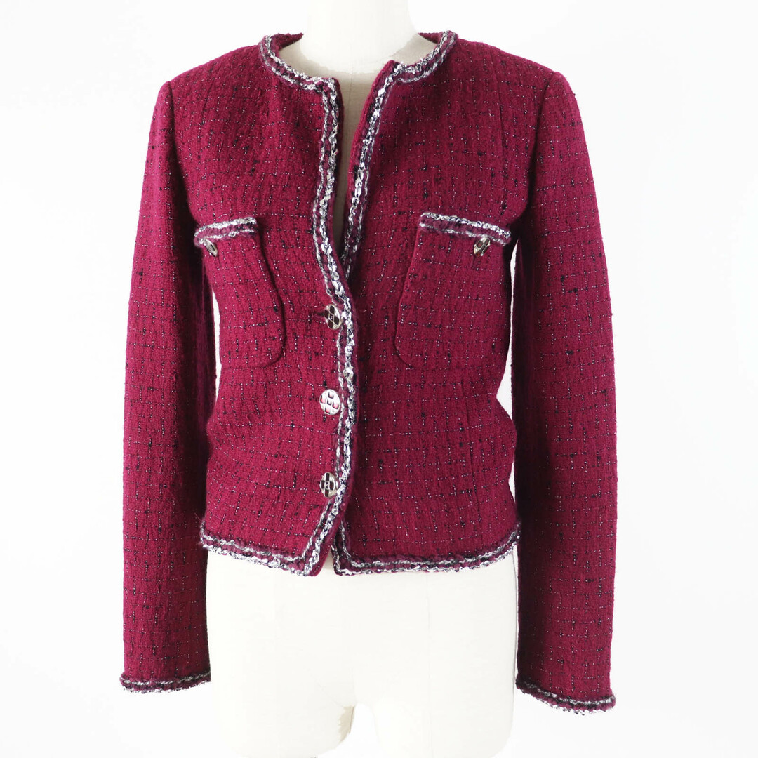 CHANEL - 美品◎CHANEL シャネル 22AW 22A P73183 ココマークボタン付き ノーカラー ツイードジャケット バーガンディ ブラック ホワイト 34 フランス製 正規品 レディース