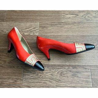 DIANA(ハイヒール/パンプス ・ ゴールド/金色系)のフリマ DIANA(ハイヒール/パンプス ・ ゴールド/金色系)のフリマ