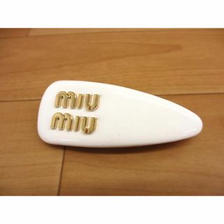 MIU MIU(ヘアアクセサリー ・ ホワイト/白色系)のフリマ MIU MIU(ヘアアクセサリー ・ ホワイト/白色系)のフリマ