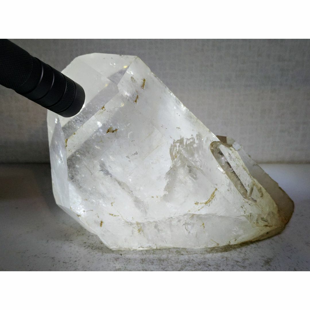 水晶 1.5kg クォーツ 原石 鑑賞石 自然石 誕生石 宝石 鉱物 鉱石 水石