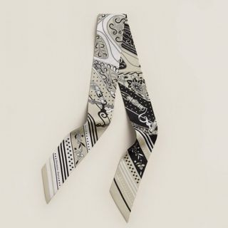HERMES - 未使用【エルメス】HERMES ツイリー シルクスカーフ HERMES - 未使用【エルメス】HERMES ツイリー シルクスカーフ