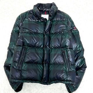 MONCLER(ダウンジャケット ・ グリーン・カーキ/緑色系)の MONCLER(ダウンジャケット ・ グリーン・カーキ/緑色系)の