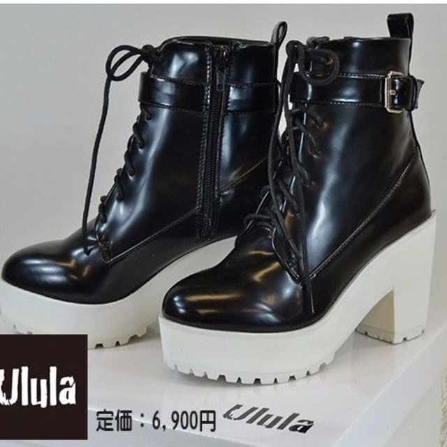 Ulula(ウルラ)の新品　未使用　ショートブーツ ベルトモチーフ 8.5cmヒール レディースの靴/シューズ(ブーツ)の商品写真