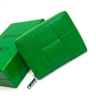 BOTTEGA VENETA(財布 ・ グリーン・カーキ/緑色系)のフリマ BOTTEGA VENETA(財布 ・ グリーン・カーキ/緑色系)のフリマ