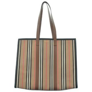 BURBERRY(バッグ ・ ホワイト/白色系)のフリマアイテム一覧 BURBERRY(バッグ ・ ホワイト/白色系)のフリマアイテム一覧