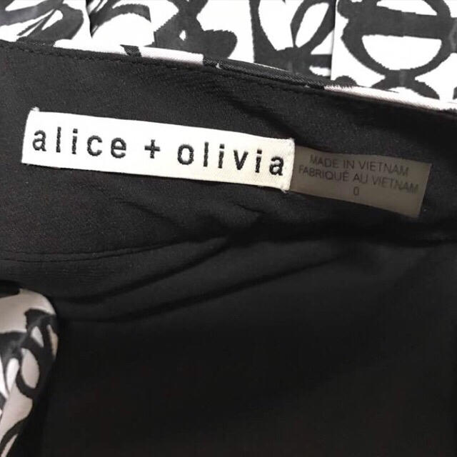 Alice+Olivia(アリスアンドオリビア)のmonmom様専用 アリスアンドオリビア メガネ スカート 美品 レディースのスカート(ミニスカート)の商品写真