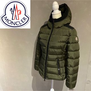 MONCLER(ダウンジャケット ・ グリーン・カーキ/緑色系)の MONCLER(ダウンジャケット ・ グリーン・カーキ/緑色系)の
