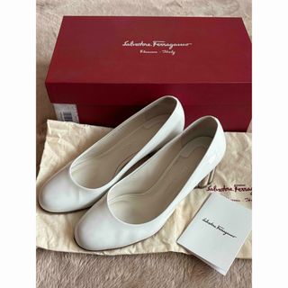 Salvatore Ferragamo - フェラガモ フラワーヒールエナメル Salvatore Ferragamo - フェラガモ フラワーヒールエナメル