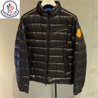 MONCLER(ダウンジャケット ・ オレンジ/橙色系)のフリマ MONCLER(ダウンジャケット ・ オレンジ/橙色系)のフリマ